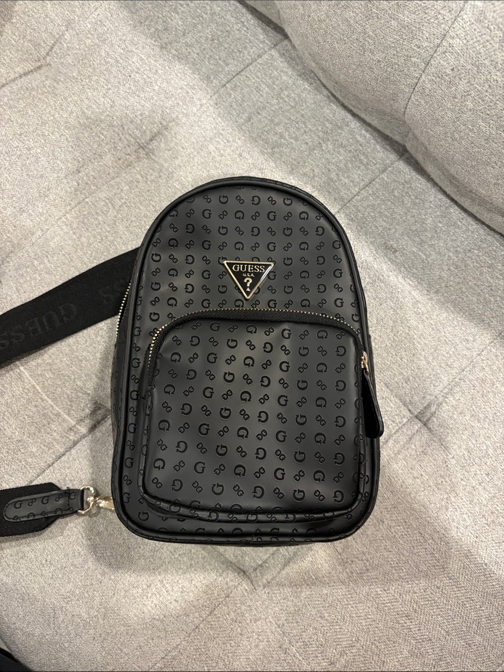 072 GUESS Black Logo Crossbody Sling Bag with Gold-Tone Emblem